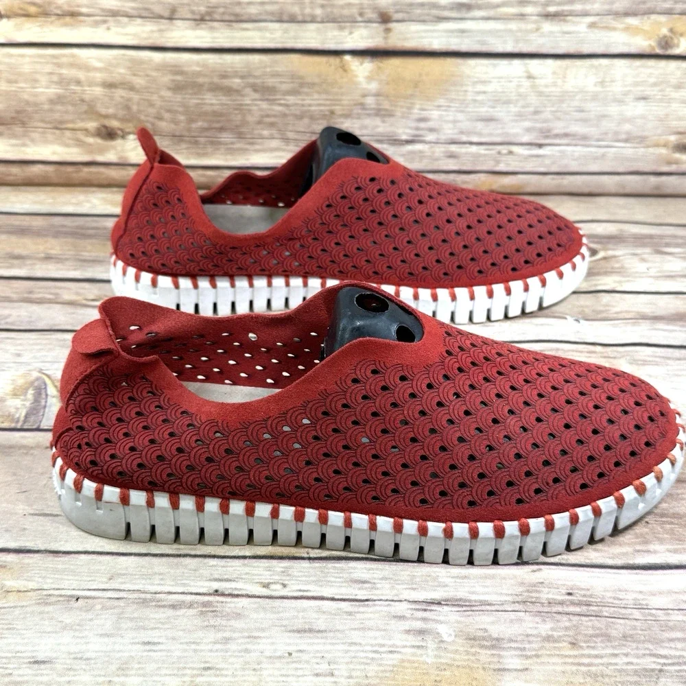 Ilse Jacobsen Womens Red Tulip Slip On Sneakers Perforated Shoes 39/8.5
